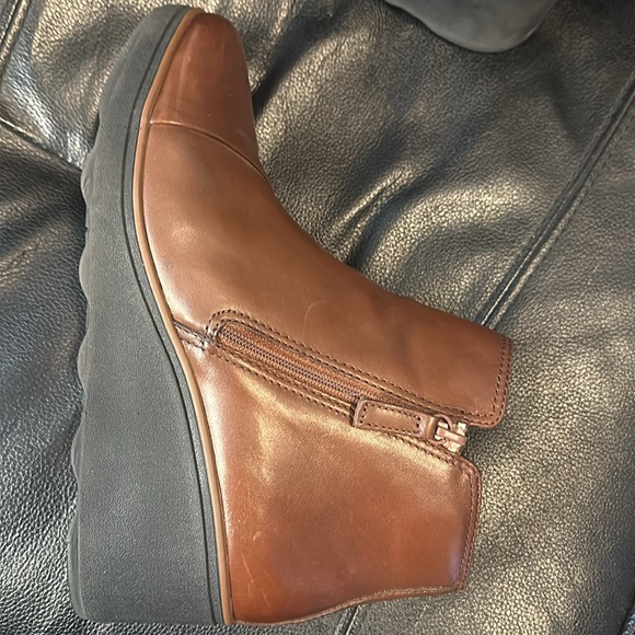 Clarks Mazy Eastham Leather Booties - Picture 5 of 10